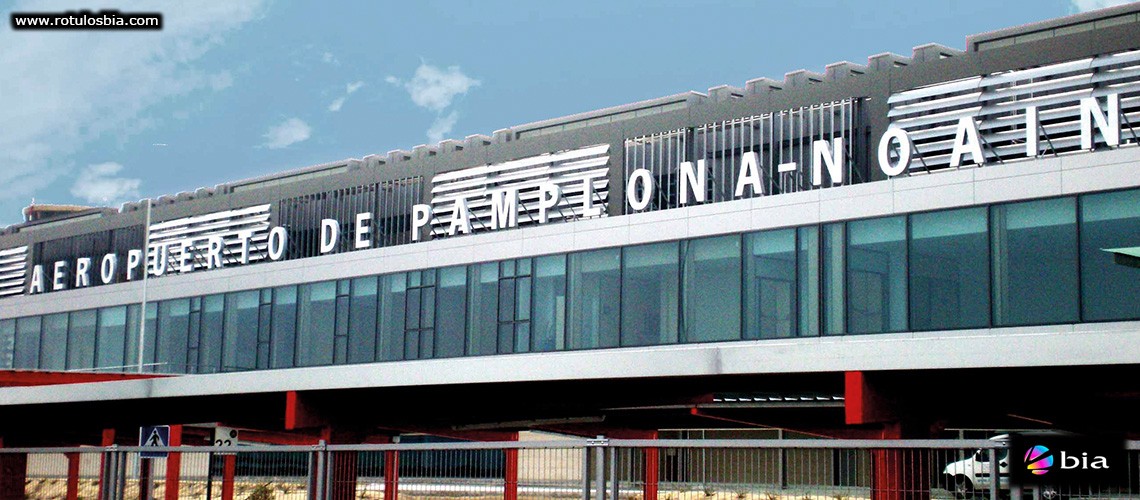 Rótulo señalización aeropuerto Pamplona