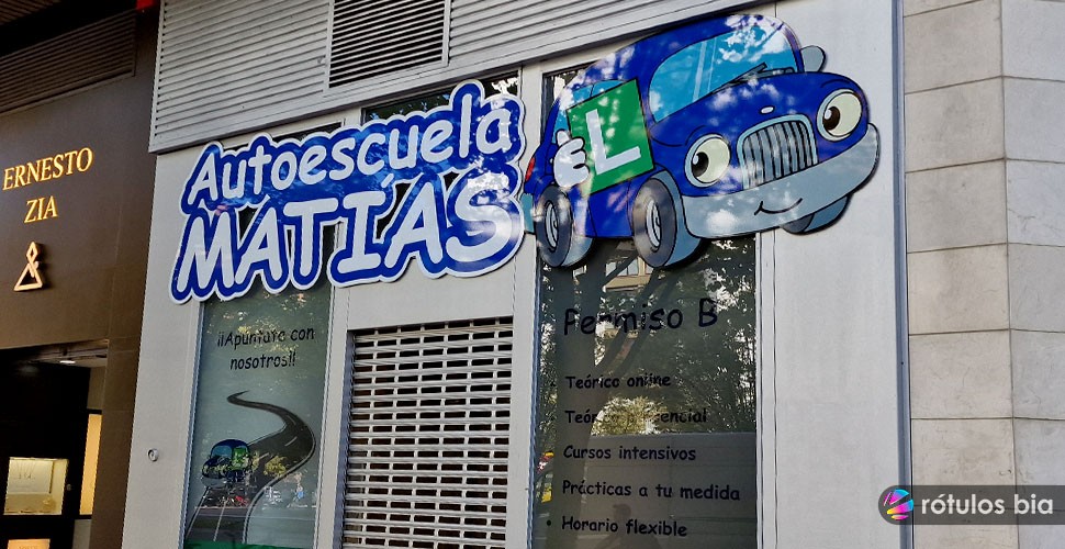 Rótulo recortado para colocación en oficinas