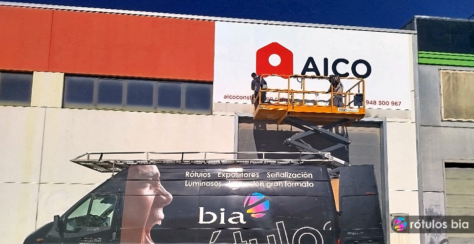 Rótulos en naves y polígonos industriales