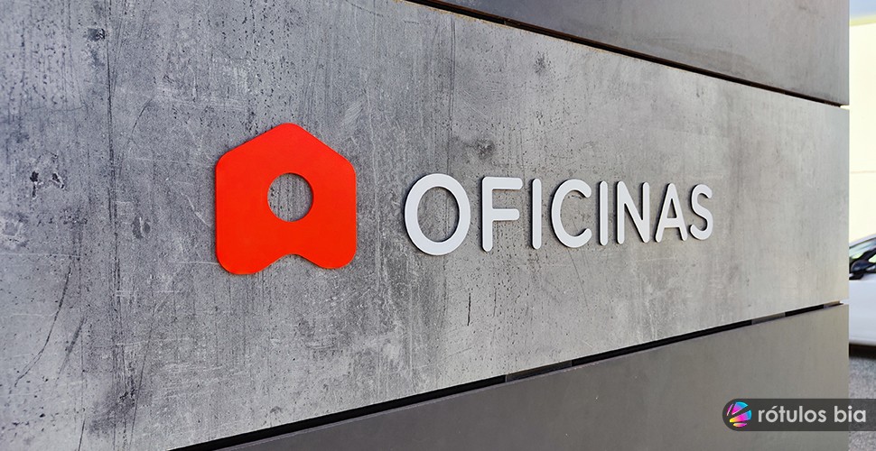 Señalización de oficinas con logotipo
