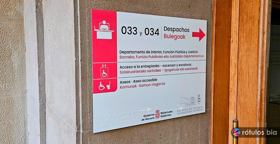senalizacion-impresion-relieve Señalización direccional con pictogramas para personas invidentes