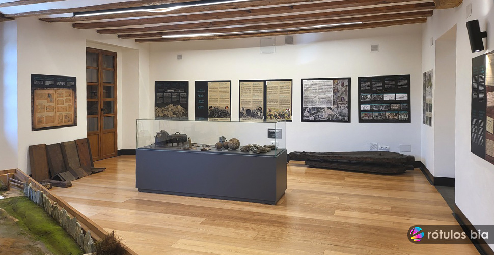 senaletica-museo-fabrica-armas-orbaizeta.jpg Señalética interior y paneles informativos en la casa museo de la Fábrica de Armas de Orbaizeta