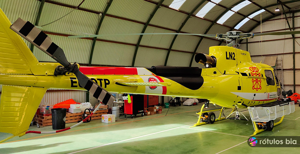 helicoptero-incendios-sosnavarra Rotulación de vehículos especiales para SOS NAVARRA