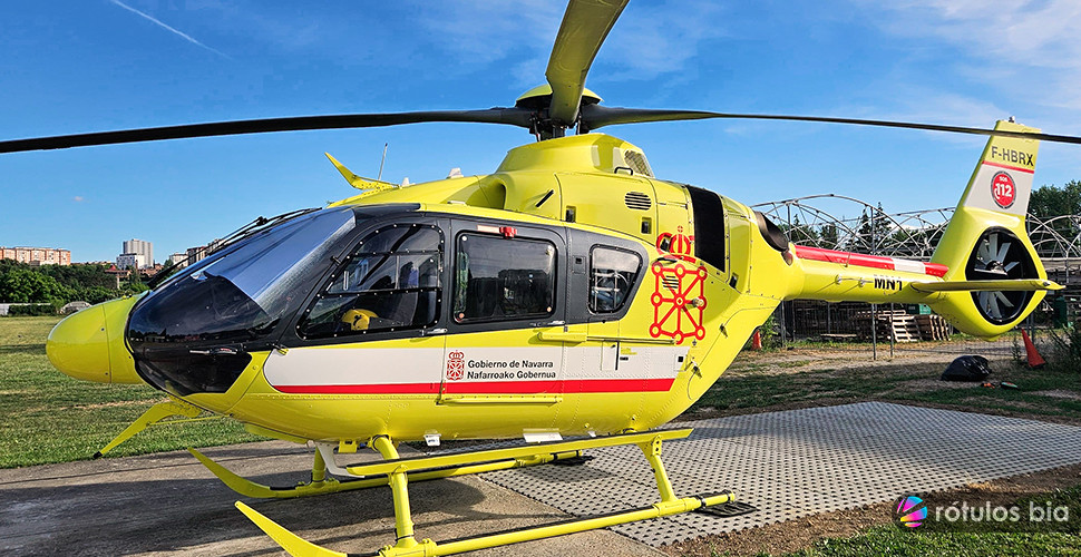 rotulacion-helicopteros-sos-navarra Aplicación de identidad visual institucional sobre helicopteros
